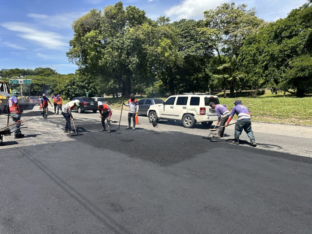 rehabilitación vial en la Autopista del Este