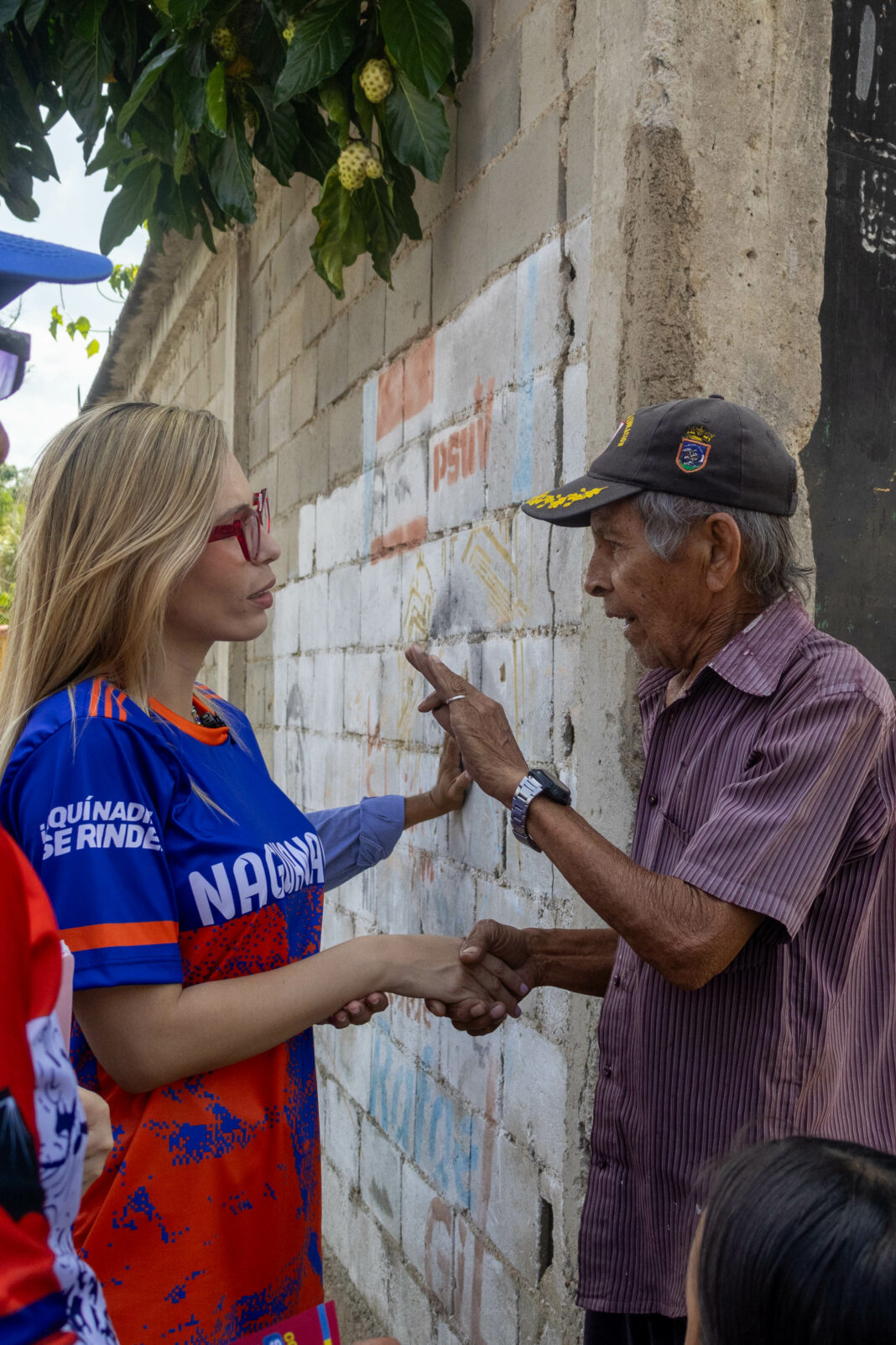 Elizabeth Niño recorre comunidades de Naguanagua