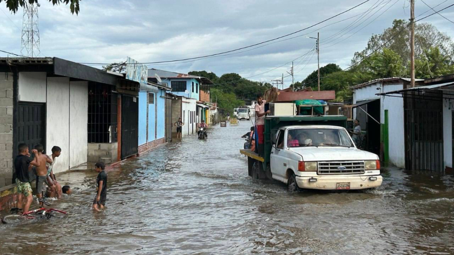 Amazonas crecida del río Orinoco
