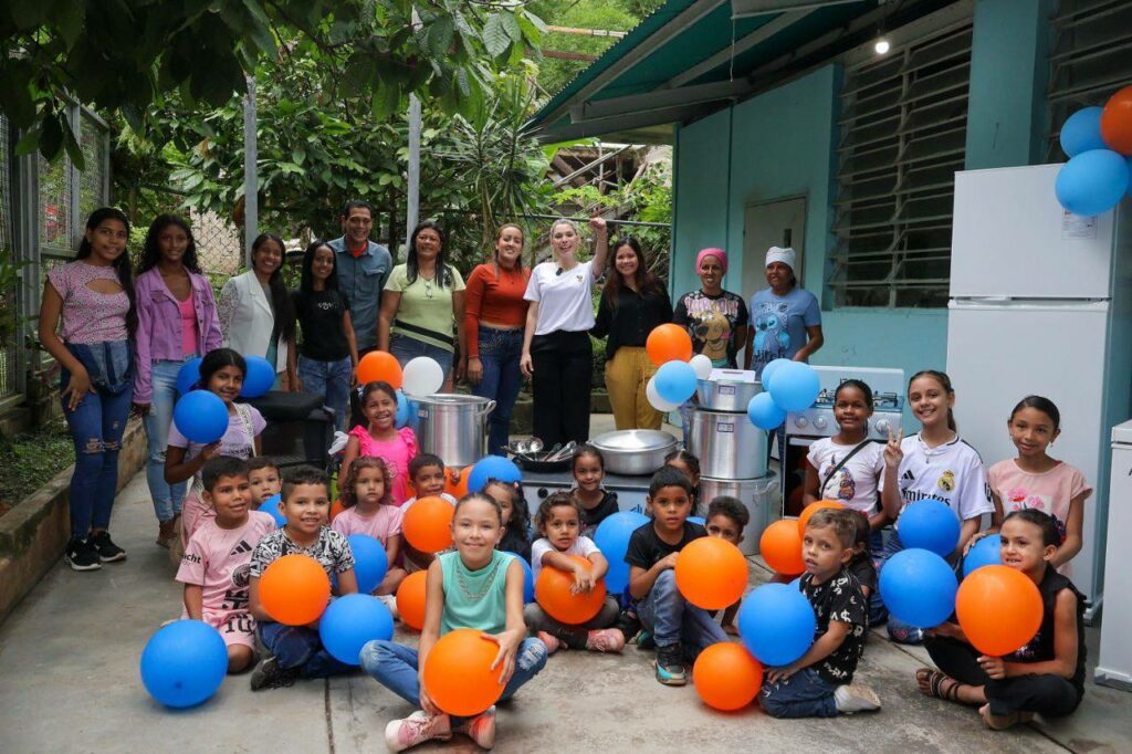 dotación a escuelas de Naguanagua