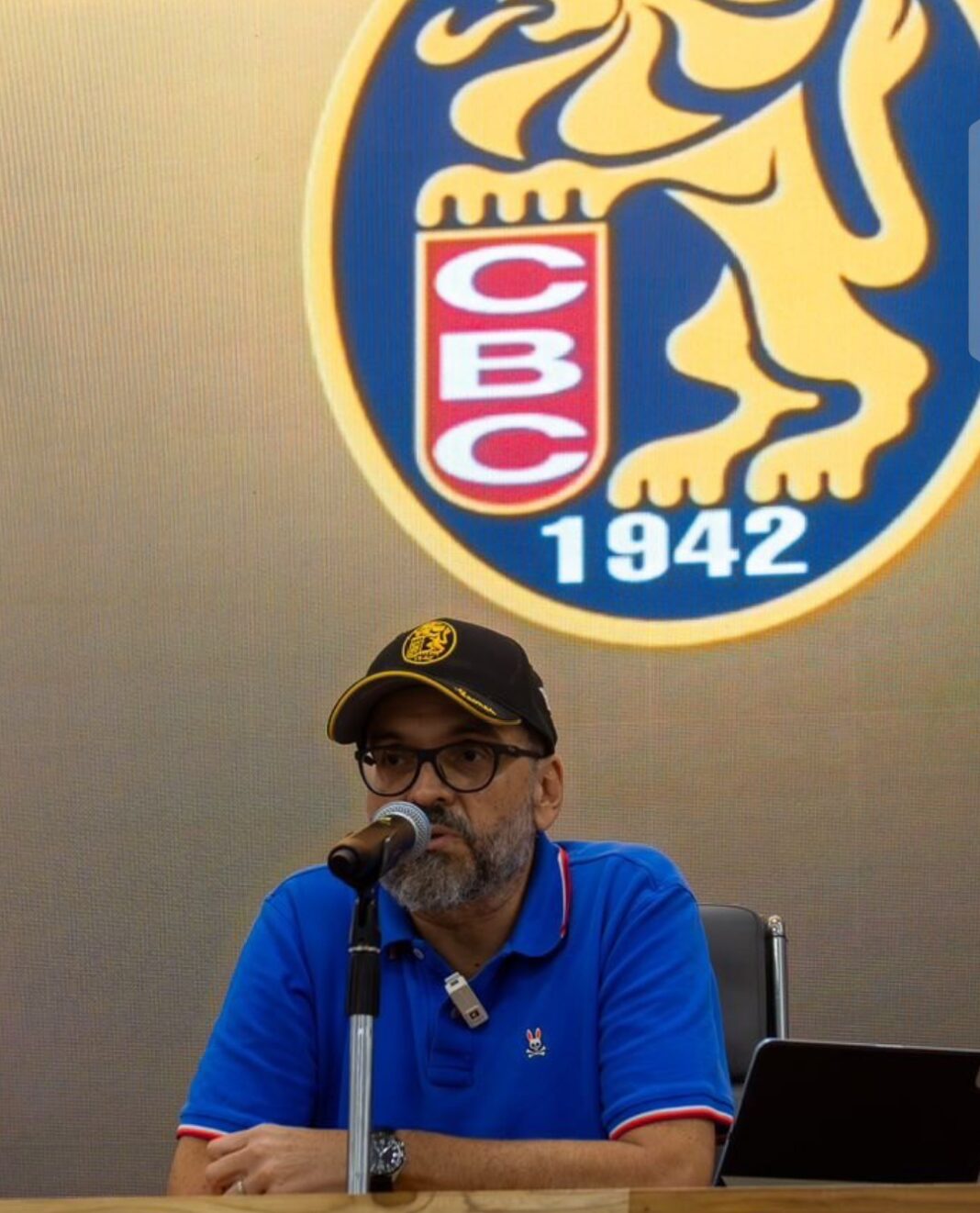 Juan Carlos Escobar renuncia