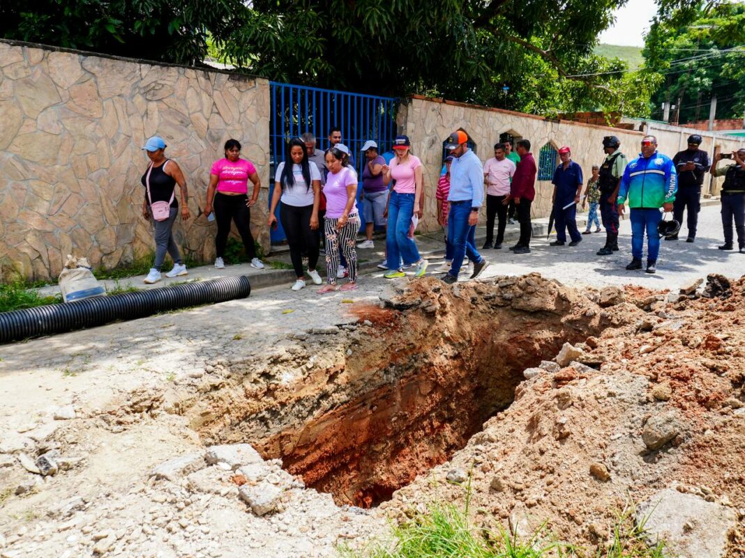 Alcaldesa Elizabeth Niño inspeccionó sustitución de tuberías en Malagón y Simón Bolívar II (1) Alcaldesa Elizabeth Niño inspeccionó sustitución de tuberías