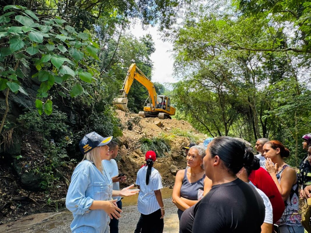 Atendidas comunidades de Naguanagua tras afectaciones por lluvias (5)