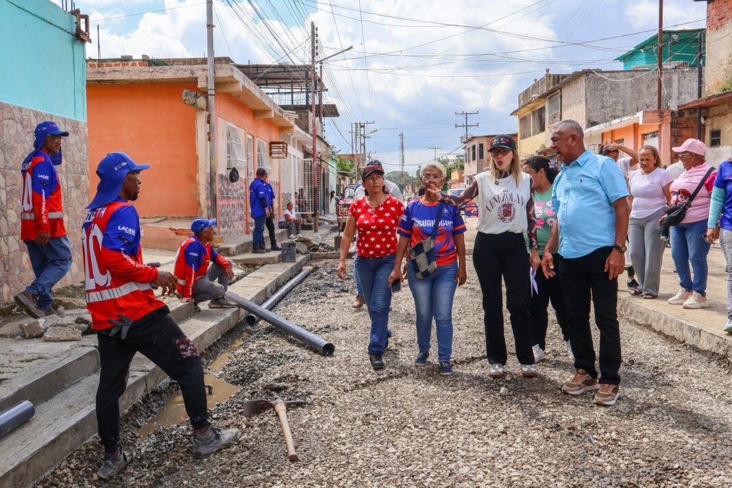 Alcaldesa Elizabeth Niño supervisó etapa final de trabajos de saneamiento y mejoras en la calle Las Marías (3) calle Las Marías en Naguanagua