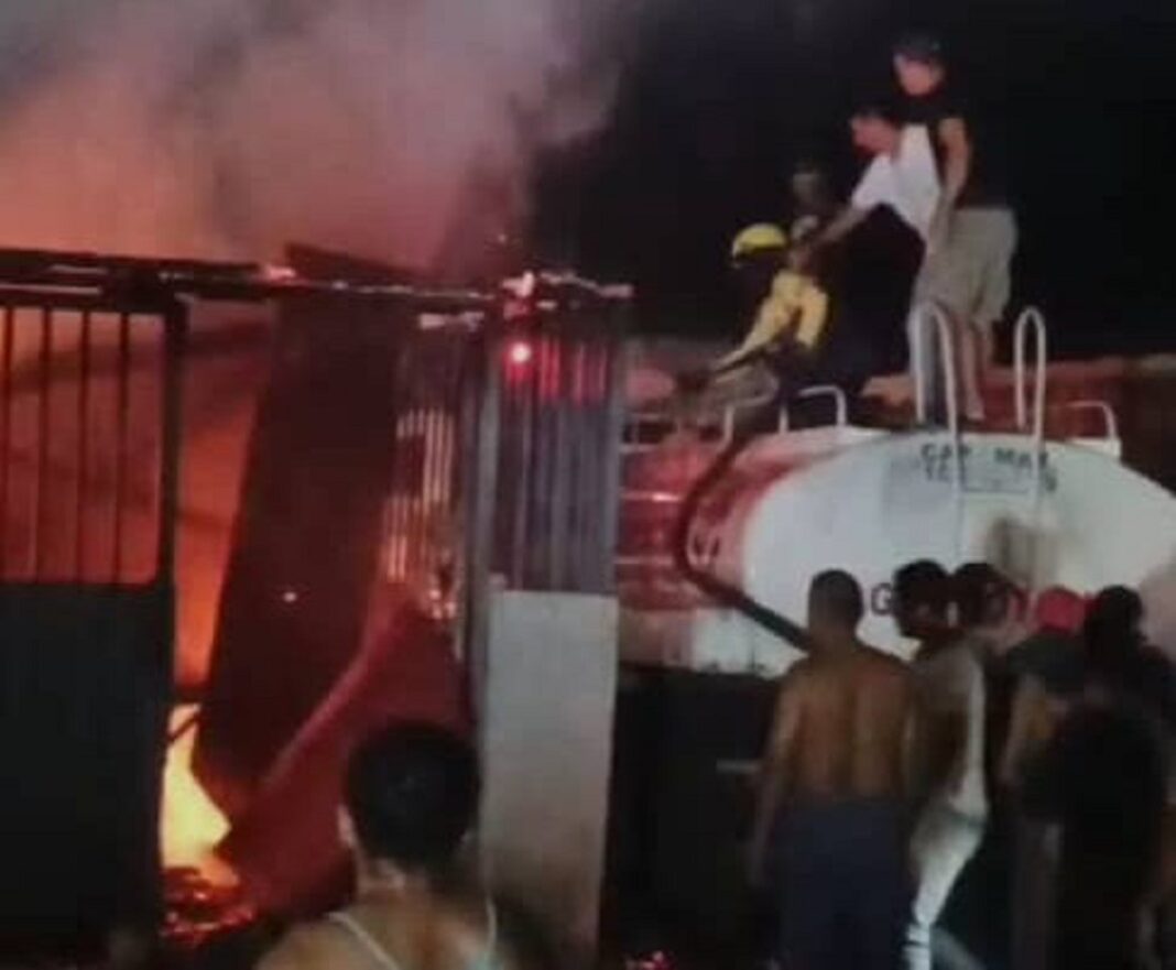 cincuentón quemar pareja Aroa
