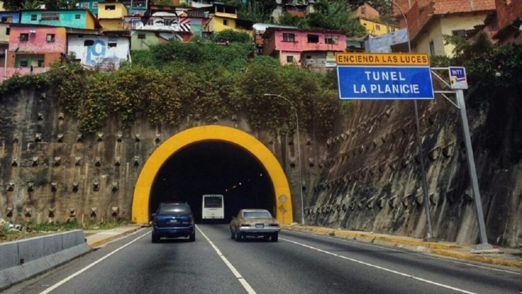 Cierran vías Caracas