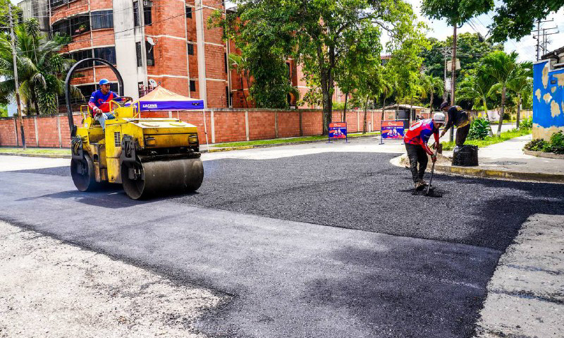 Alcaldesa Elizabeth Niño asfaltado