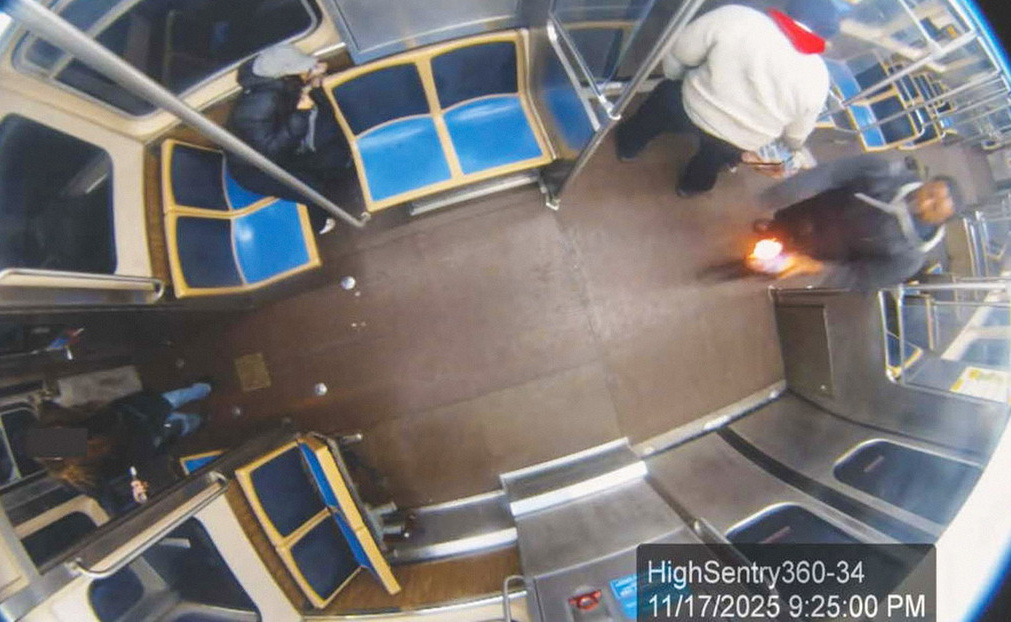 Queman mujer metro Chicago