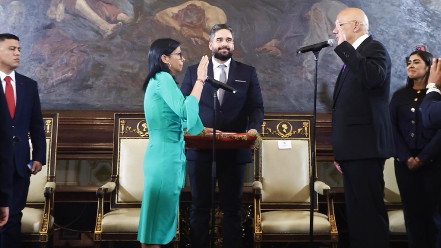 Delcy Rodríguez juramentada presidenta encargada