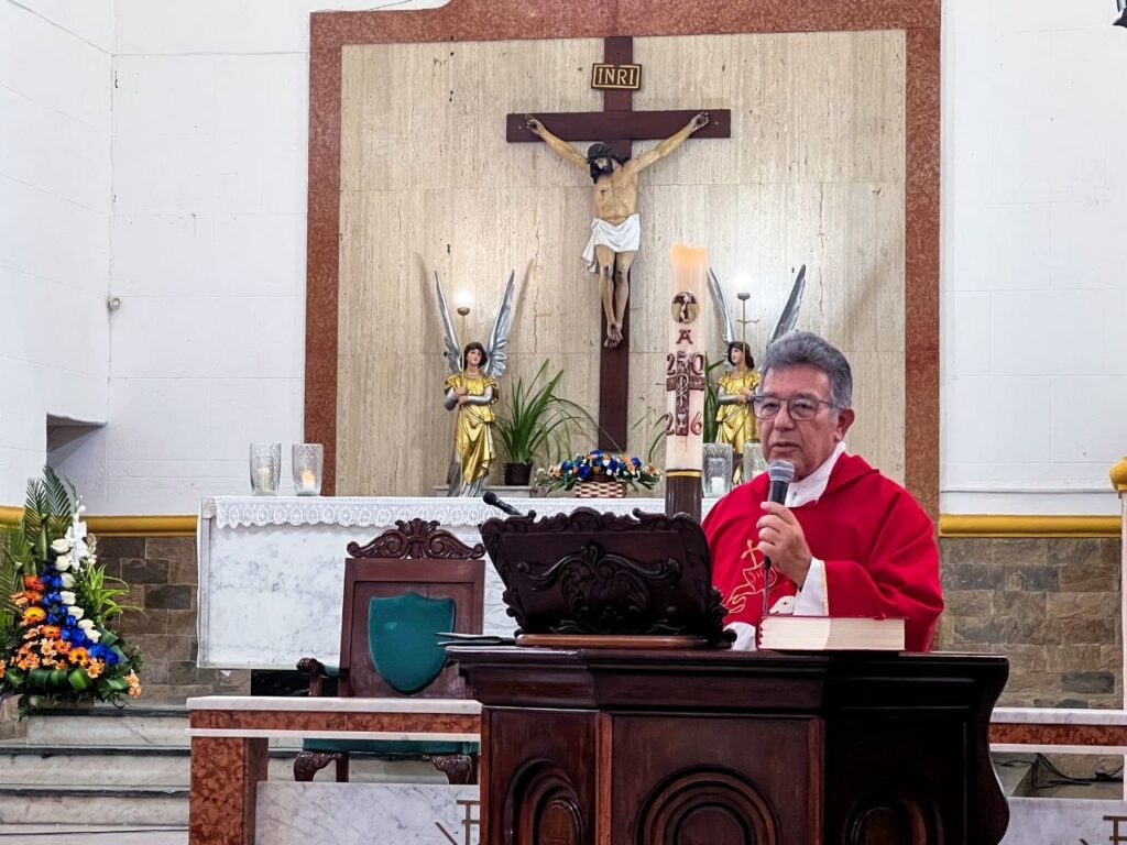 monseñor Ricardo Guerra
