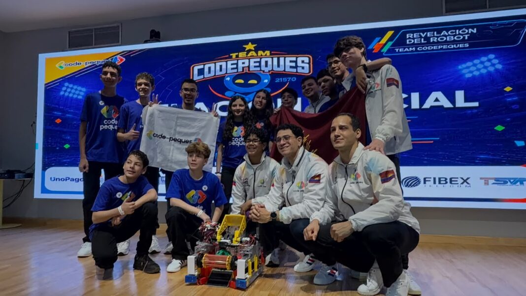 Codepeques presentó su robot Solaris